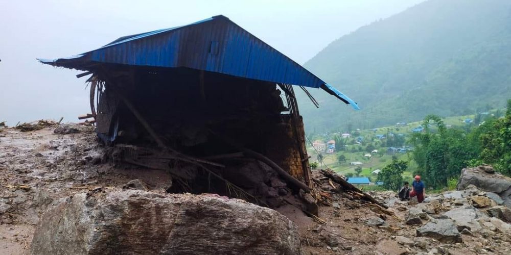 ओखलढुङ्गामा पहिरोमा पुरिएर एकै परिवारका ४ जनाको मृत्यु